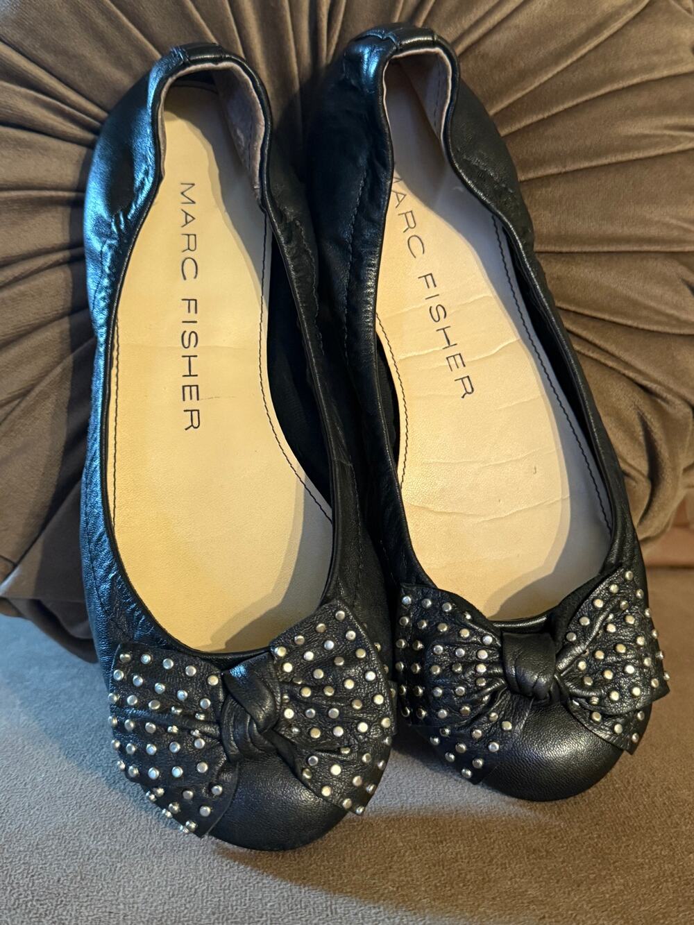 Marc Fisher Leather Ballet Flats Black w Silver Studded Bow Size 6